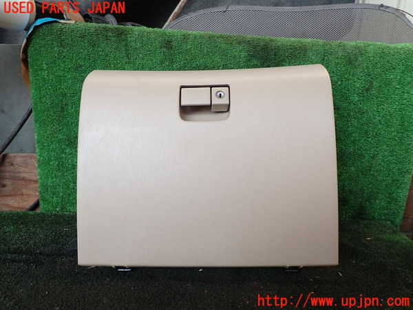 5UPJ-19587516]ランクル100系(UZJ100W)グローブボックス1 中古_m0001.jpg