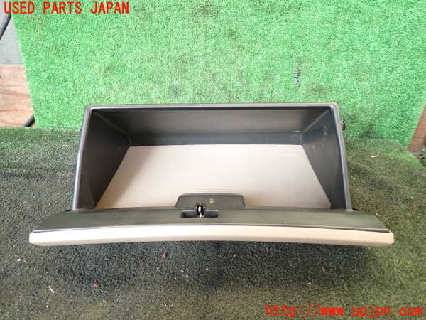 5UPJ-19587516]ランクル100系(UZJ100W)グローブボックス1 中古_m0002.jpg