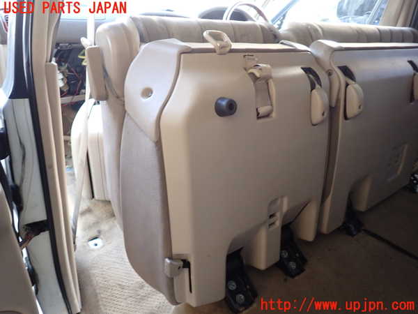 5UPJ-19587175]ランクル100系(UZJ100W)左2列目シート 中古_m0005.jpg