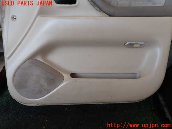 5UPJ-19581234]ランクル100系(UZJ100W)右前ドア内張り 中古_m0003.jpg