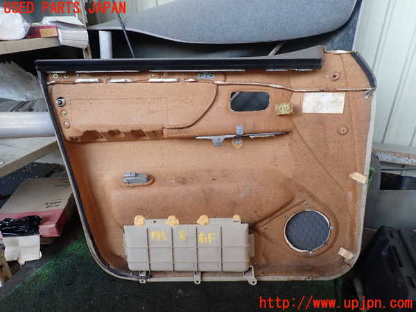 5UPJ-19581234]ランクル100系(UZJ100W)右前ドア内張り 中古_m0004.jpg