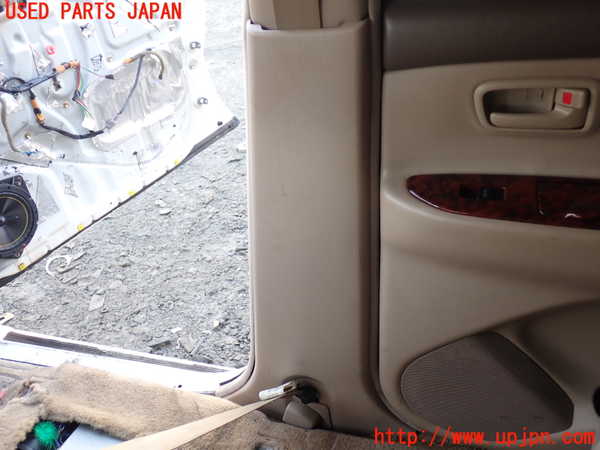 5UPJ-19587665]ランクル100系(UZJ100W)右センターピラートリム 中古_m0001.jpg