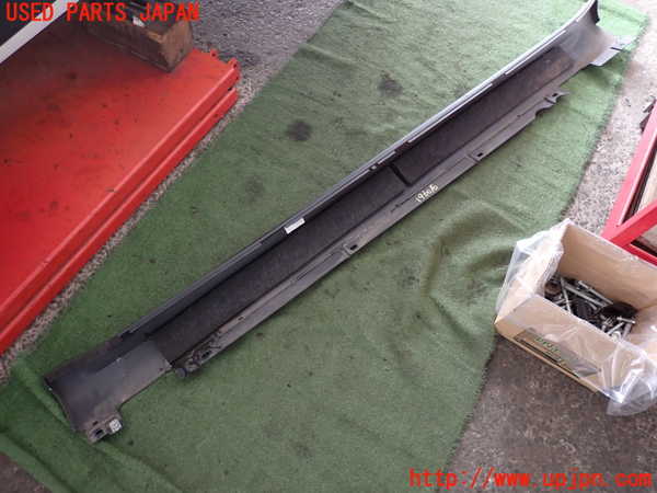 2UPJ-19601390]ポルシェ・マカン(J1H1)右サイドステップ 中古_m0005.jpg