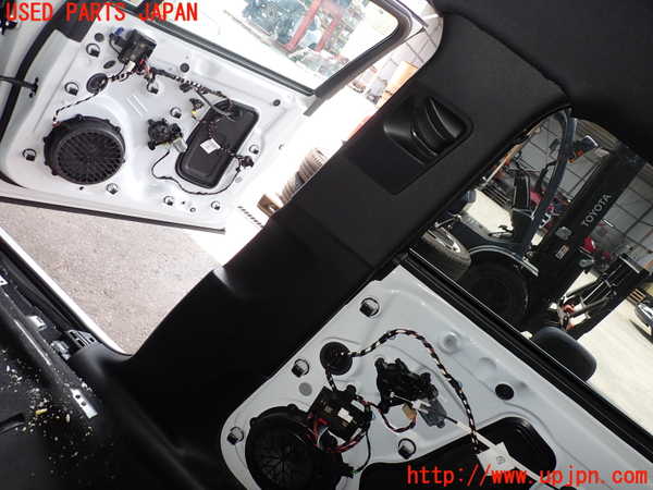 2UPJ-19607665]ポルシェ・マカン(J1H1)右センターピラートリム 中古_m0001.jpg