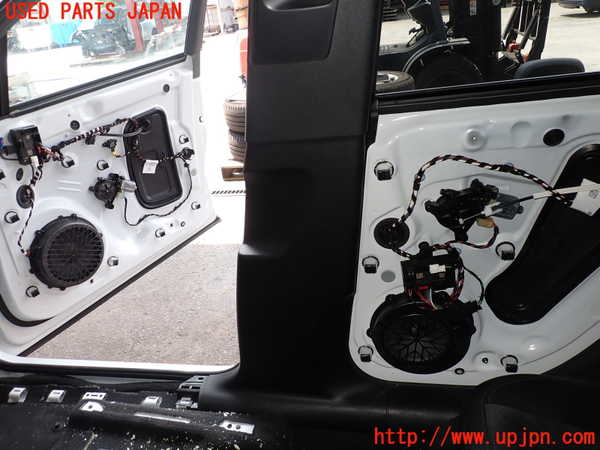 2UPJ-19607665]ポルシェ・マカン(J1H1)右センターピラートリム 中古_m0003.jpg