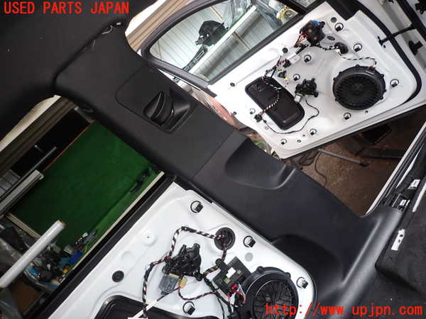 2UPJ-19607670]ポルシェ・マカン(J1H1)左センターピラートリム 中古_m0001.jpg