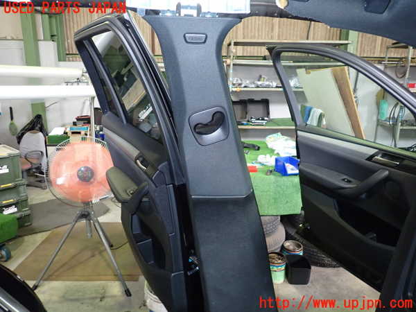 2UPJ-19627670]BMW X3 F25(WX30)左センターピラートリム 中古_m0001.jpg