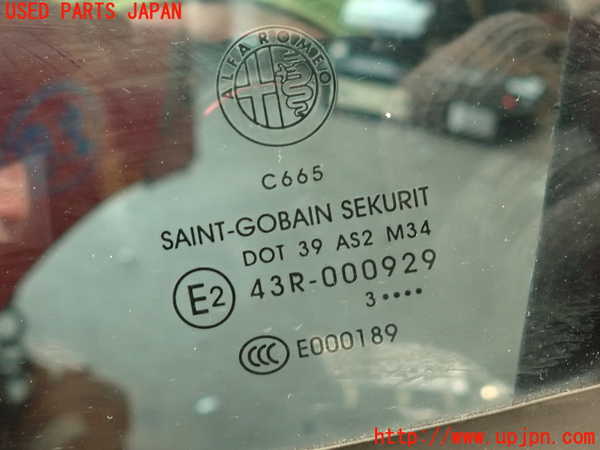 5UPJ-19671320]アルファロメオ・ジュリエッタ(940141)左後ドア 中古 SAINT-GOBAIN SEKURIT M34 43R-000929_m0005.jpg