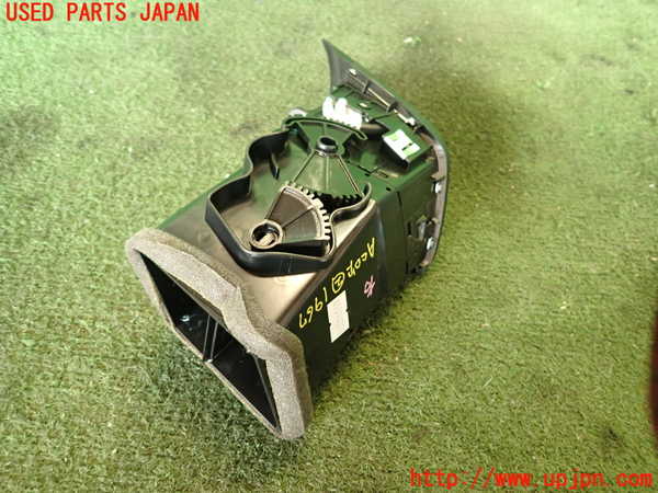 5UPJ-19677527]アルファロメオ・ジュリエッタ(940141)エアコン吹き出し口2 中古_m0002.jpg