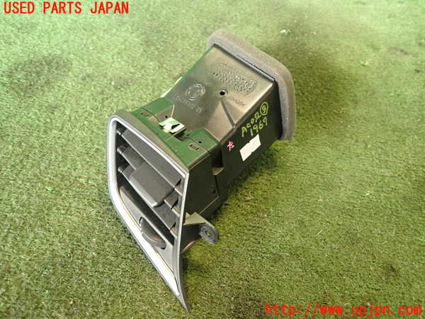 5UPJ-19677528]アルファロメオ・ジュリエッタ(940141)エアコン吹き出し口3 中古_m0001.jpg