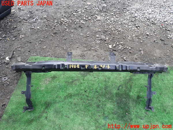 5UPJ-19681014]デリカ スペースギア(PD6W)フロントバンパーホースメント 中古_m0001.jpg