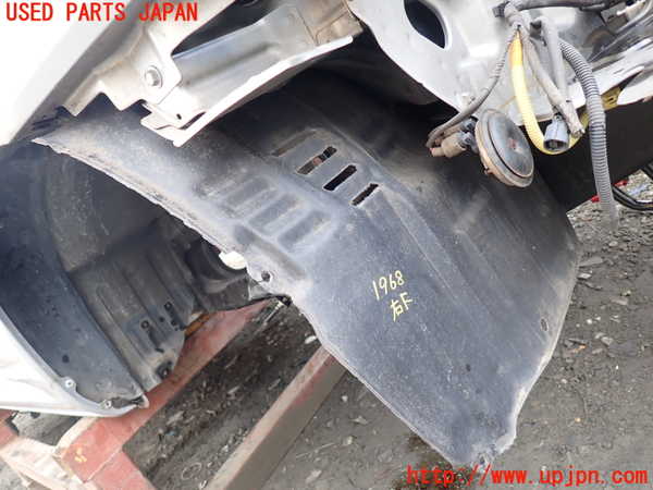 5UPJ-19681090]デリカ スペースギア(PD6W)右前フェンダーライナー 中古_m0001.jpg