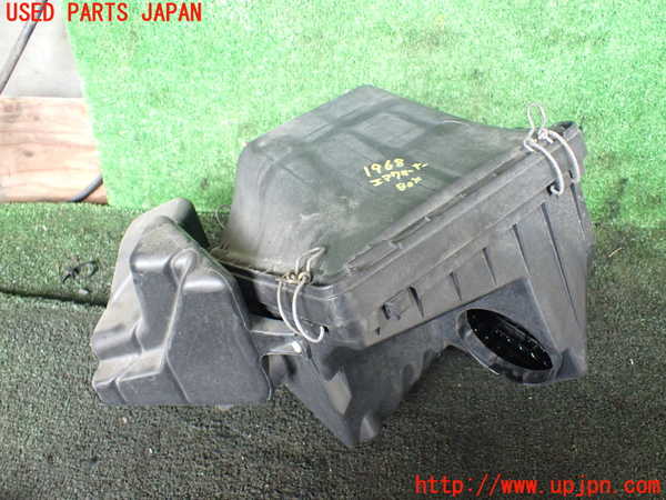 5UPJ-19682560]デリカ スペースギア(PD6W)エアクリーナーボックス 中古_m0001.jpg