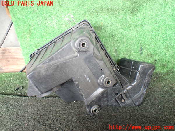 5UPJ-19682560]デリカ スペースギア(PD6W)エアクリーナーボックス 中古_m0002.jpg