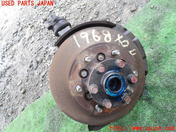 5UPJ-19684290]デリカ スペースギア(PD6W)右フロントナックルハブ 中古_m0001.jpg