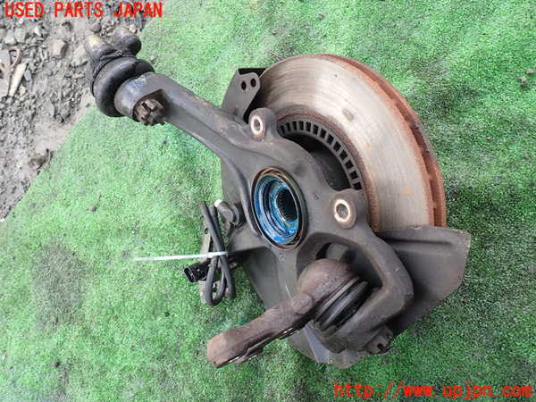 5UPJ-19684290]デリカ スペースギア(PD6W)右フロントナックルハブ 中古_m0002.jpg