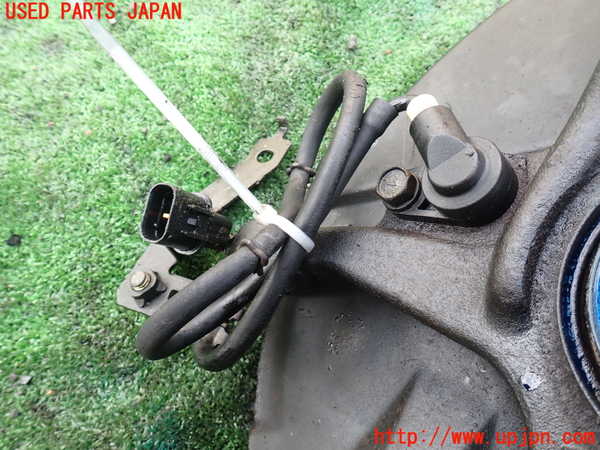 5UPJ-19684290]デリカ スペースギア(PD6W)右フロントナックルハブ 中古_m0003.jpg