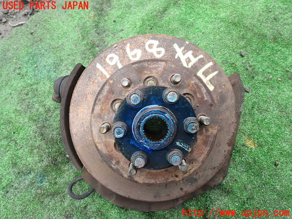 5UPJ-19684295]デリカ スペースギア(PD6W)左フロントナックルハブ 中古_m0001.jpg