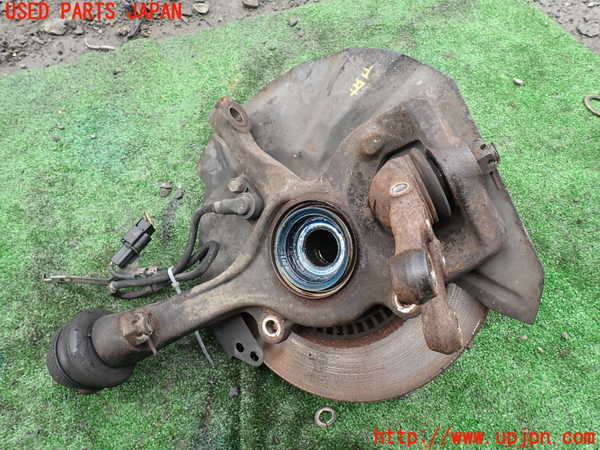 5UPJ-19684295]デリカ スペースギア(PD6W)左フロントナックルハブ 中古_m0002.jpg