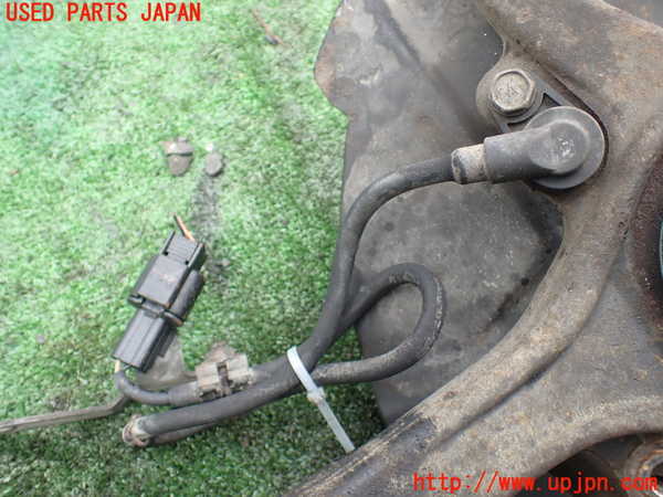 5UPJ-19684295]デリカ スペースギア(PD6W)左フロントナックルハブ 中古_m0003.jpg