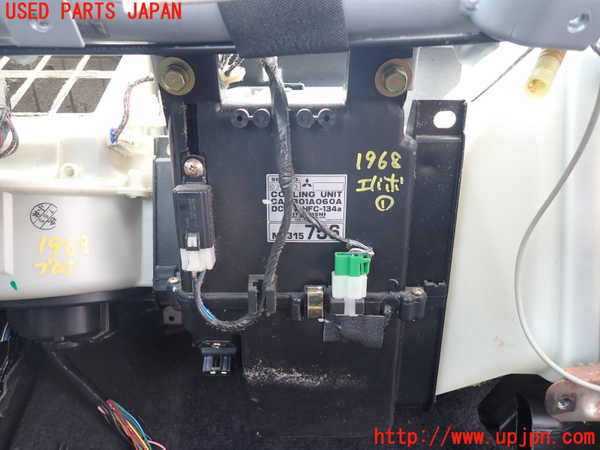 5UPJ-19686081]デリカ スペースギア(PD6W)エバポレーター1 中古_m0001.jpg