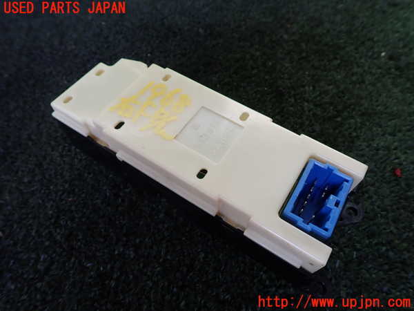 5UPJ-19686240]デリカ スペースギア(PD6W)右前パワーウィンドウスイッチ 中古_m0002.jpg