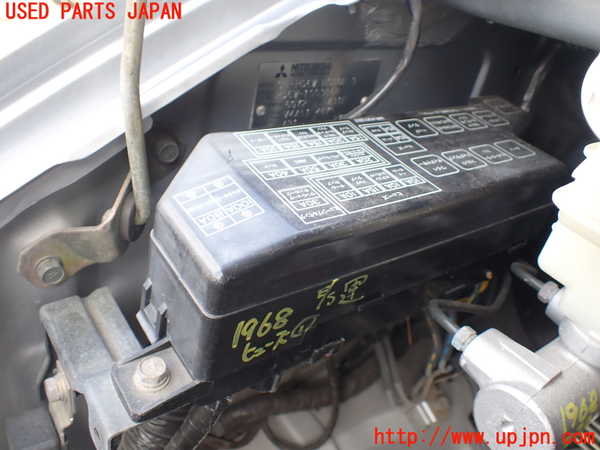 5UPJ-19686741]デリカ スペースギア(PD6W)ヒューズボックス1 中古_m0001.jpg