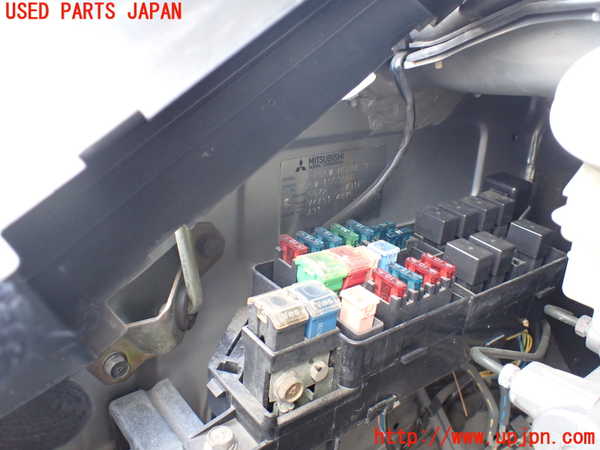 5UPJ-19686741]デリカ スペースギア(PD6W)ヒューズボックス1 中古_m0002.jpg