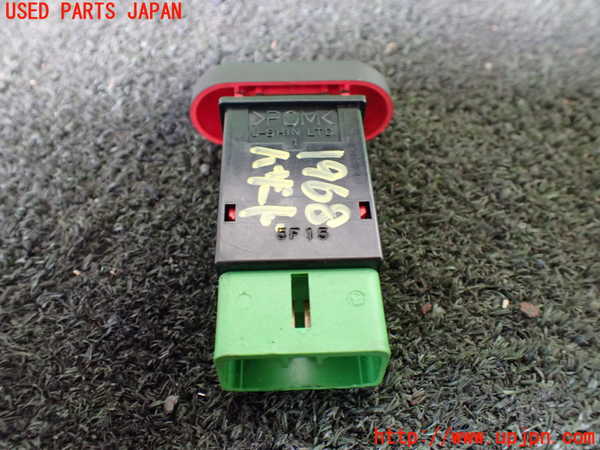 5UPJ-19686290]デリカ スペースギア(PD6W)ハザードスイッチ 中古_m0002.jpg