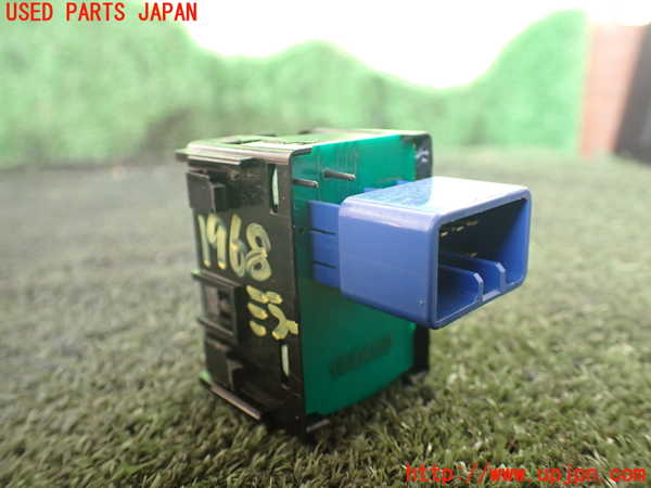 5UPJ-19686280]デリカ スペースギア(PD6W)ミラースイッチ 中古_m0002.jpg