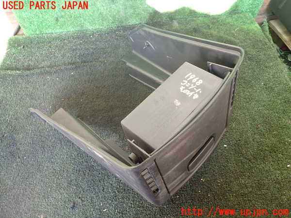 5UPJ-19687549]デリカ スペースギア(PD6W)コンソール 中古_m0004.jpg