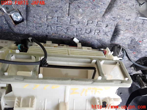 5UPJ-19706081]プリウスα(ZVW41W)エバポレーター1 中古_m0002.jpg