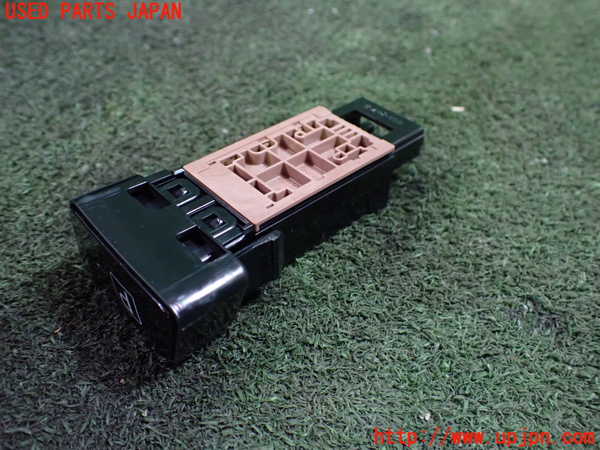 5UPJ-19706307]プリウスα(ZVW41W)スイッチ2（パーキング） 中古_m0002.jpg