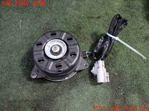 5UPJ-19706836]プリウスα(ZVW41W)電動ファン1 中古_m0002.jpg