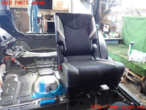 5UPJ-19707175]プリウスα(ZVW41W)左2列目シート 中古_m0001.jpg
