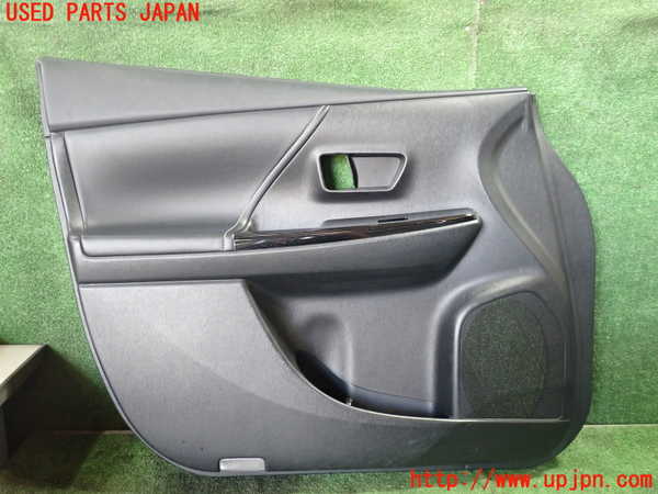 5UPJ-19701264]プリウスα(ZVW41W)左前ドア内張り 中古 の商品画像