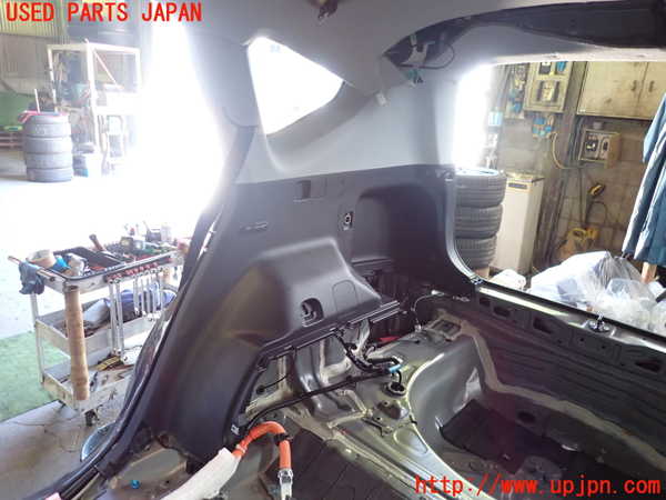 5UPJ-19707675]プリウスα(ZVW41W)右リアピラートリム 中古_m0001.jpg