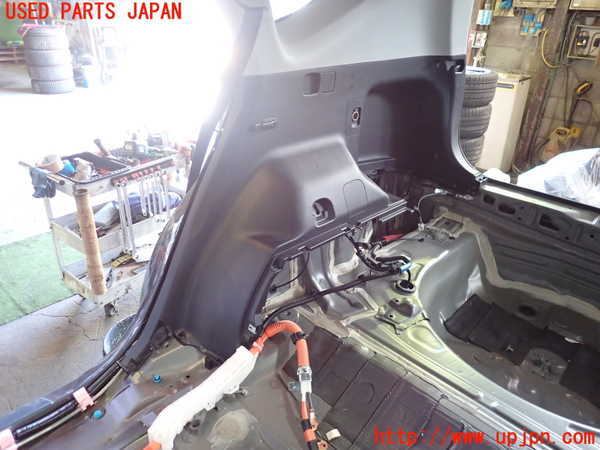 5UPJ-19707675]プリウスα(ZVW41W)右リアピラートリム 中古_m0003.jpg