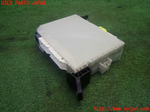 5UPJ-19716741]クラウン ロイヤル ハイブリッド(AWS210)ヒューズボックス1 中古_m0002.jpg