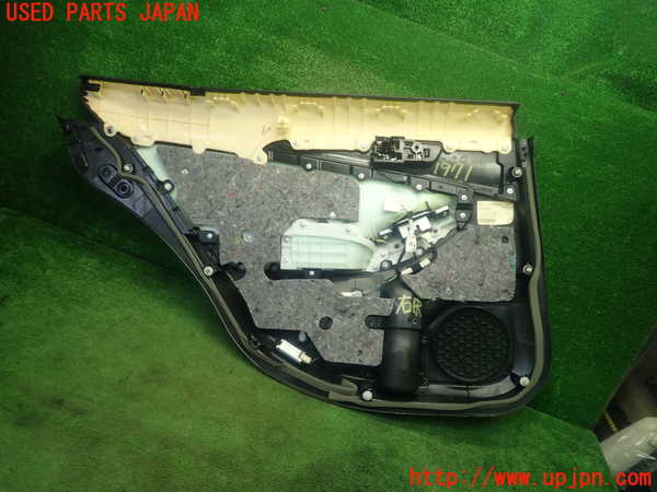 5UPJ-19711294]クラウン ロイヤル ハイブリッド(AWS210)右後ドア内張り 中古_m0005.jpg