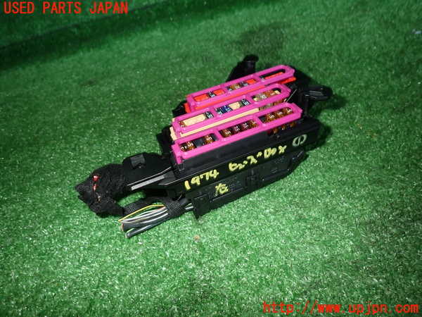 5UPJ-19746741]アウディ・S5(8TCGWF)ヒューズボックス1 中古_m0001.jpg