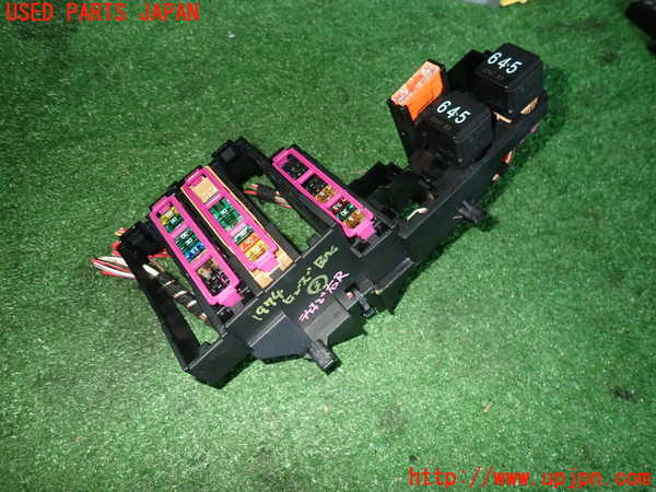 2UPJ-19746743]アウディ・S5(8TCGWF)ヒューズボックス3 中古_m0001.jpg