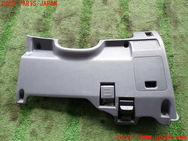 5UPJ-19757692]ハイラックスサーフ(RZN185W)内装トリム類2 中古_m0001.jpg