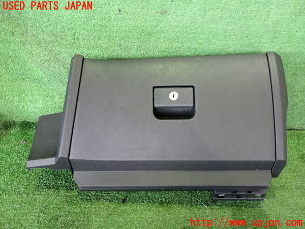 5UPJ-19777516]フェアレディZ(Z34)グローブボックス1 中古_m0001.jpg