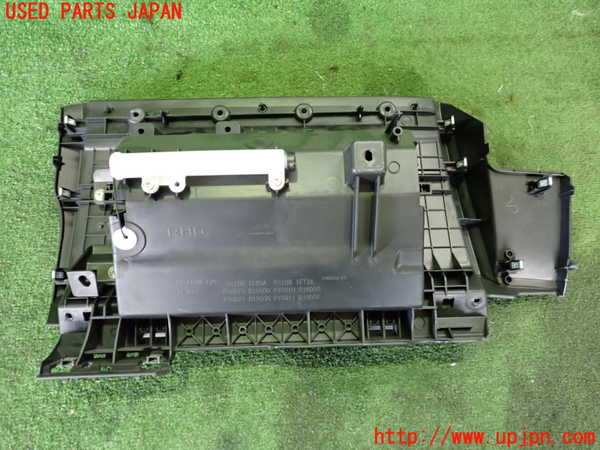 5UPJ-19777516]フェアレディZ(Z34)グローブボックス1 中古_m0004.jpg