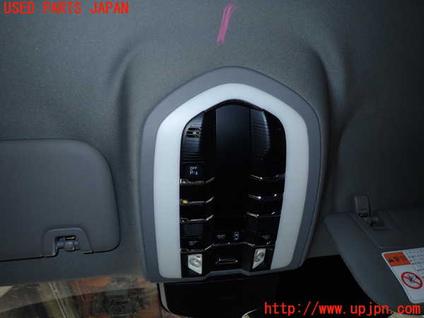 5UPJ-19786411]ポルシェ・パナメーラ S(970M48A)ルームランプ1 (1列目) 中古_m0001.jpg