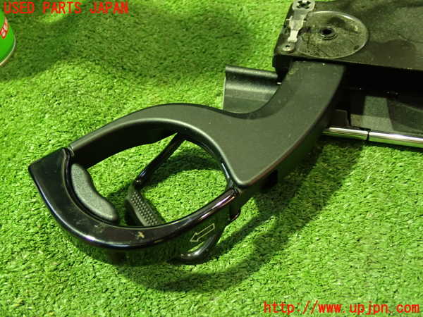 5UPJ-19787810]ポルシェ・パナメーラ S(970M48A)ドリンクホルダー 中古_m0005.jpg