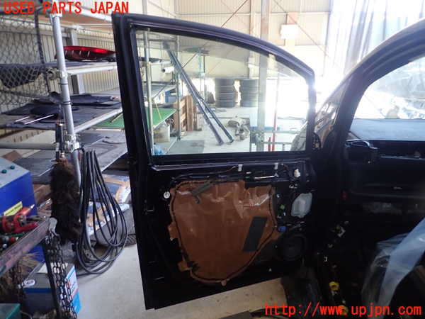 5UPJ-19821260]ノアハイブリッド(ヴォクシーハイブリッド)(ZWR80G)左前ドア M305 中古_m0004.jpg