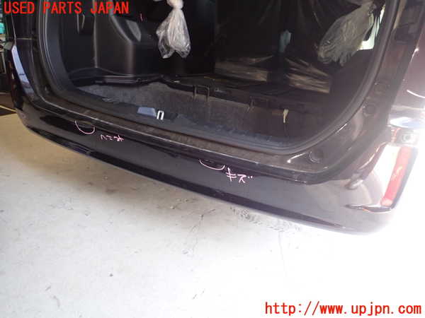 5UPJ-19821610]ノアハイブリッド(ヴォクシーハイブリッド)(ZWR80G)リアバンパー 中古_m0001.jpg