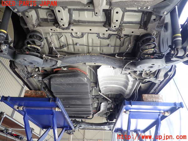 5UPJ-19825380]ノアハイブリッド(ヴォクシーハイブリッド)(ZWR80G)リアアクスルビーム 中古_m0001.jpg